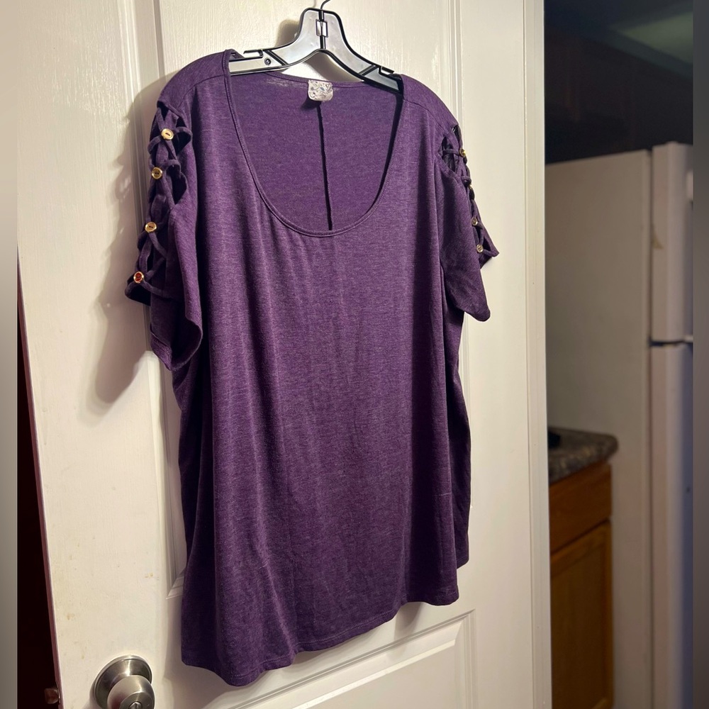 Naïf Purple Short Sleeve Top w/ Gold Buttons